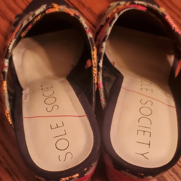 Sole Society Tapestry Slides Size 8 - Picture 5 of 7